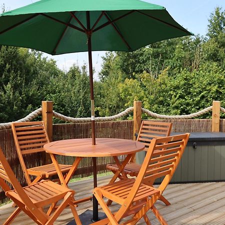 Ammonite Glamping Pod & Hot Tub Apartamento Hungerton Exterior foto